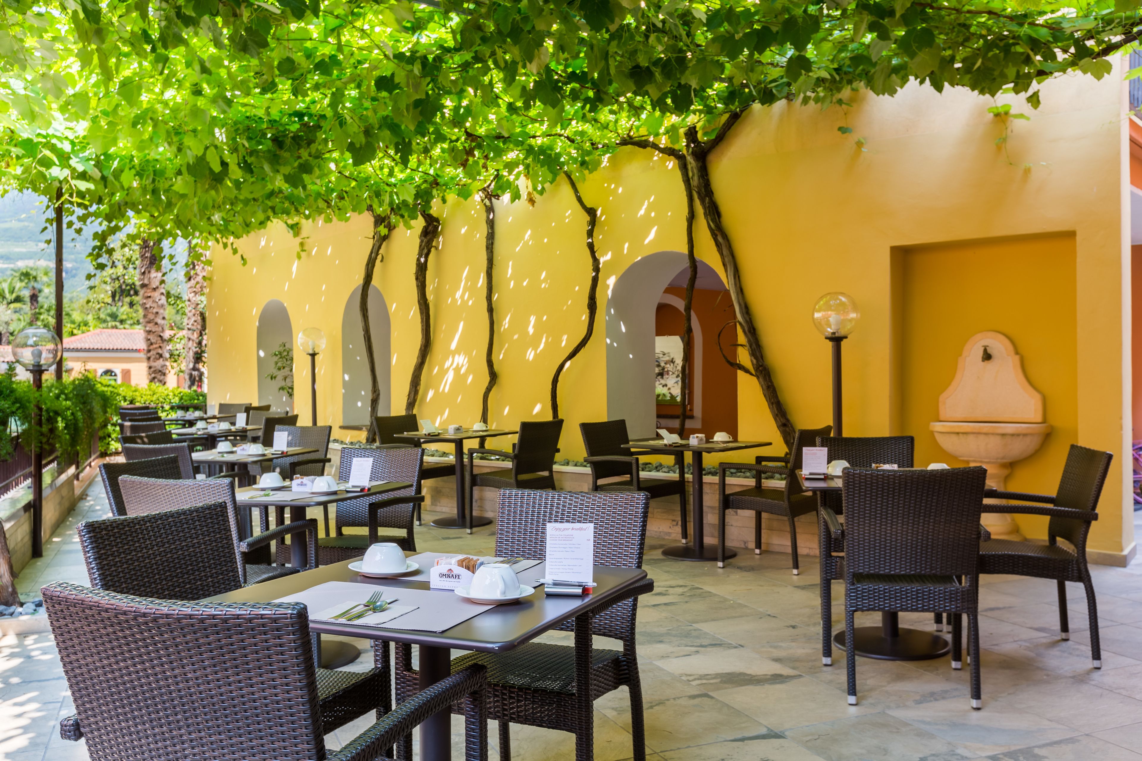 每日供应自助式早餐（每人 EUR 14）