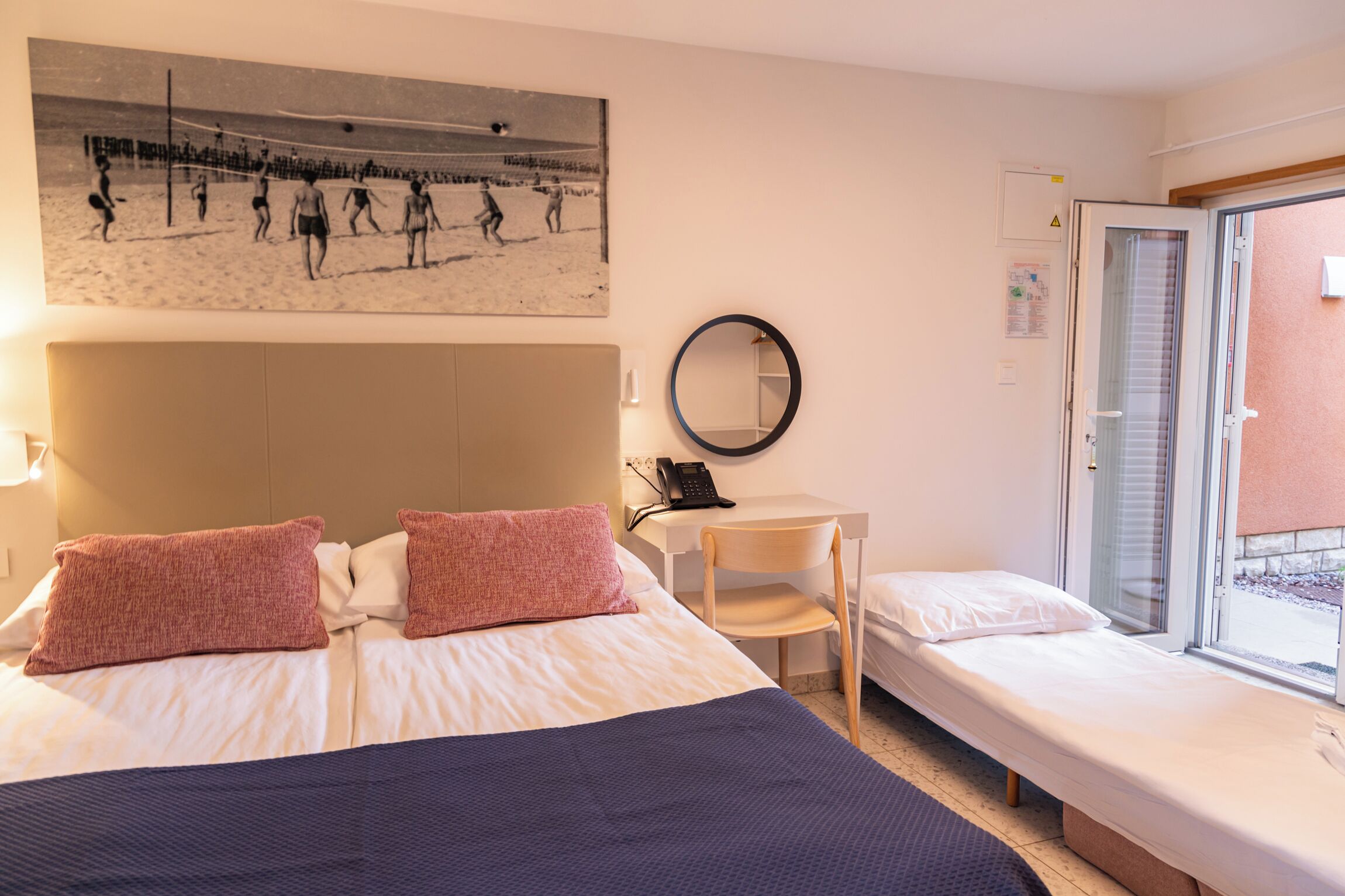 Standard Double Room, Terrace | Minibar, in-room safe, desk, cribs/infant beds
