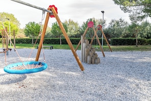 Children’s play area – outdoor