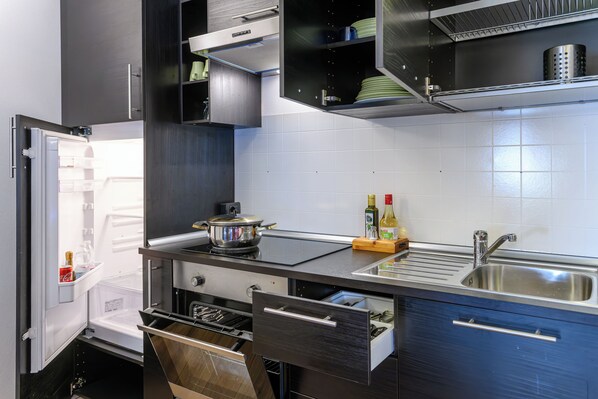 Lägenhet Deluxe - 1 queensize-säng - pentry - intill bergen (No Elevator) | Eget kök | Stort kylskåp, ugn, spishäll och grytor/köksredskap