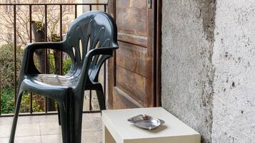 Superior Studio, 1 Queen Bed, Non Smoking, Kitchen (No Elevator) | Terrace/patio