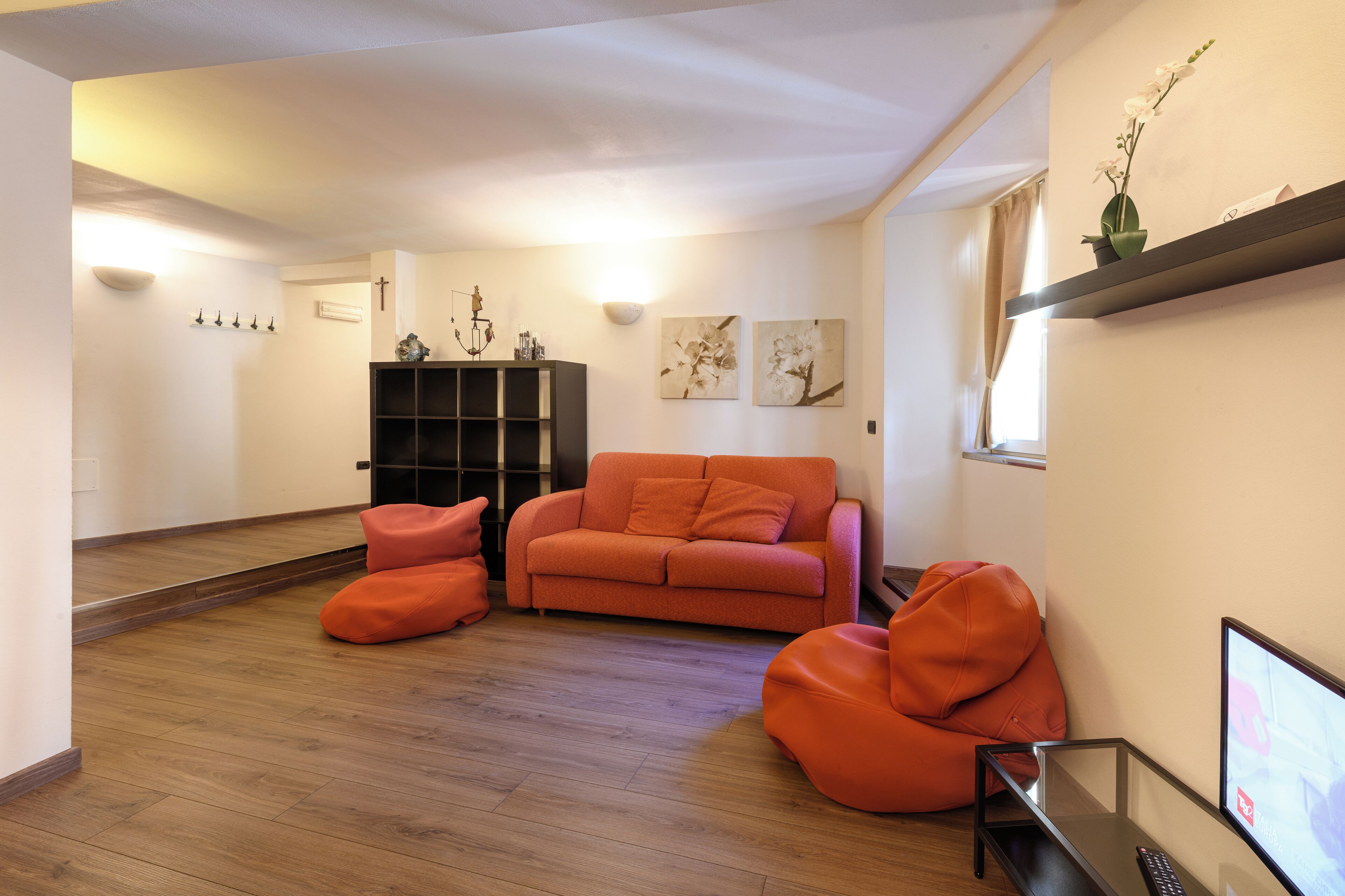 deluxe apartment, 1 queen bed, kitchenette, mountainside (no elevator) | living area | 32-inch flat-screen tv with digital channels, tv