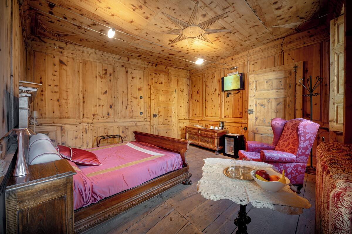 Suite – classic (No Elevator) | Blendingsgardiner, wi-fi (inkludert) og individuelt dekorert