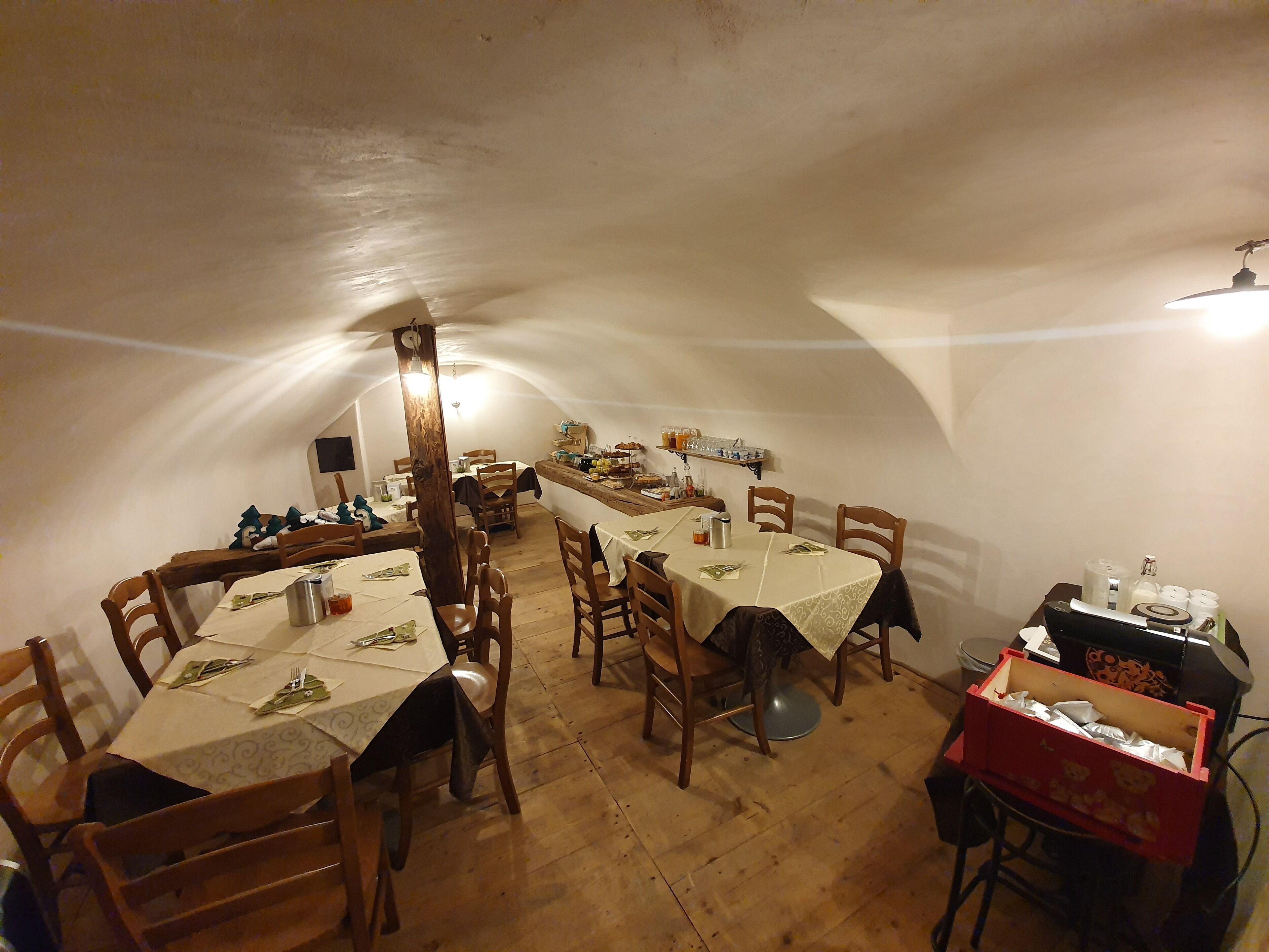 Desayuno buffet diario (EUR 9 por persona)