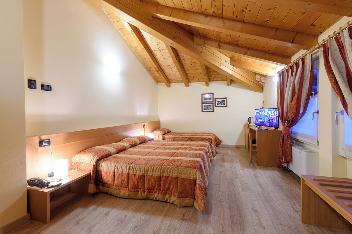 Superior Triple Room, 1 Bedroom, Private Bathroom (Elevator)