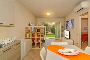 Apartment, 2 Bedrooms (6 people) | Living area