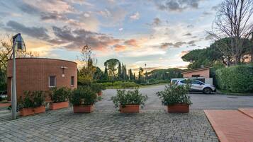 Self parking (EUR 10 per day)