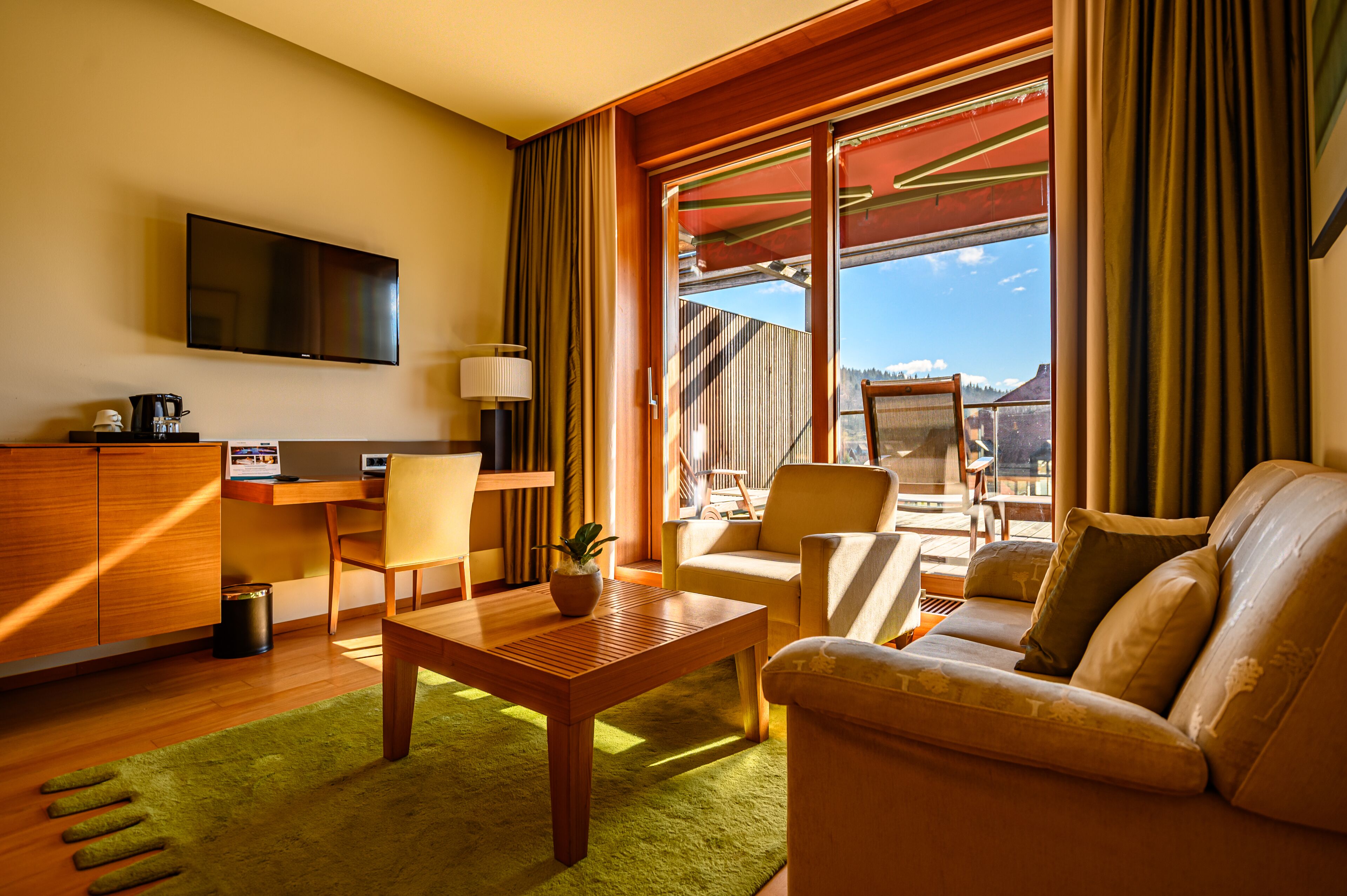 suite, balcony | hypo-allergenic bedding, minibar, in-room safe, desk