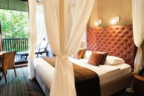 Suite, Balkon | Allergikerbettwaren, Minibar, Zimmersafe, Schreibtisch