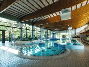 2 piscinas al aire libre, sillones reclinables de piscina