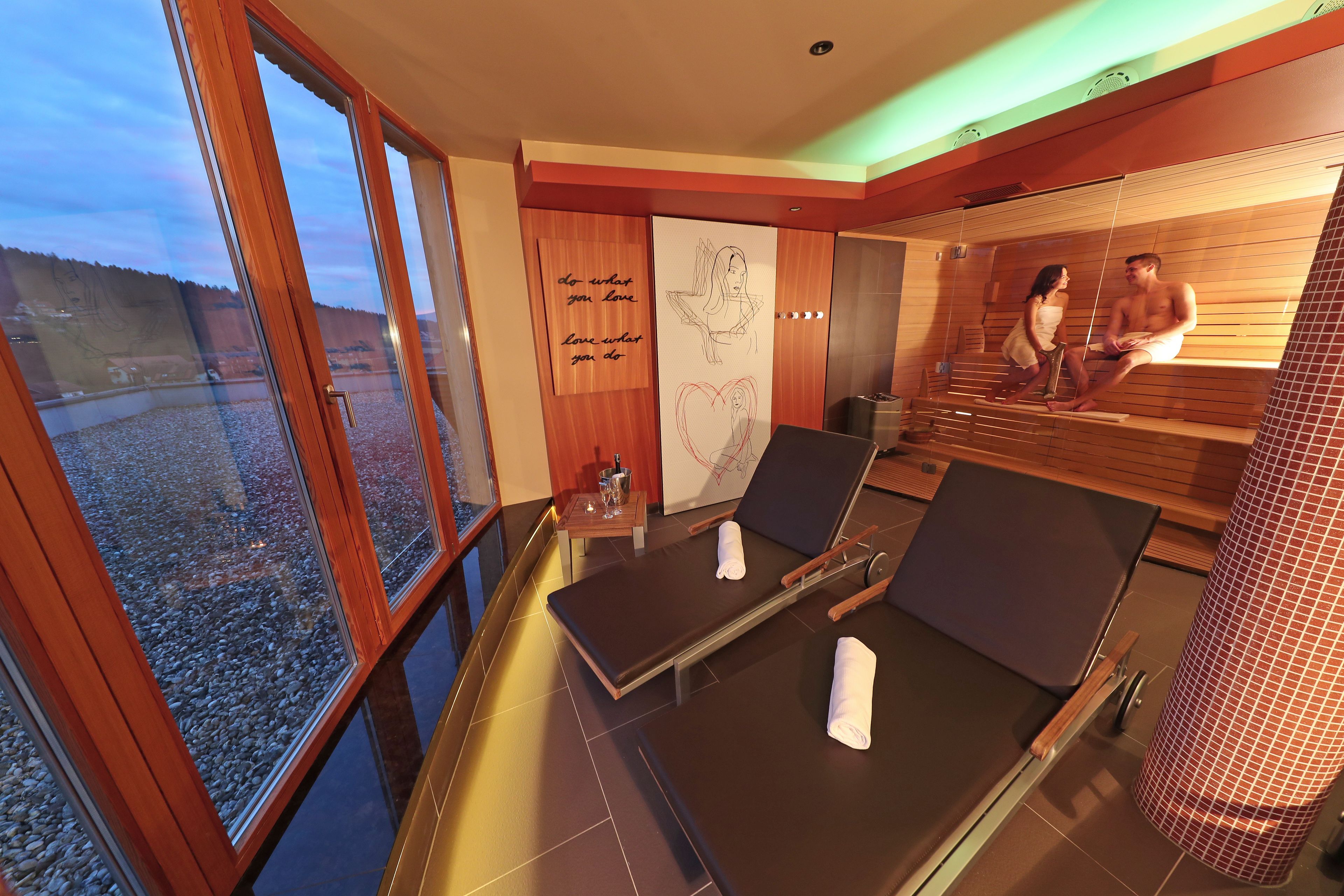 Couples treatment room(s), sauna, hot tub, Turkish bath/hammam