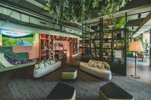 Coin salon dans le hall