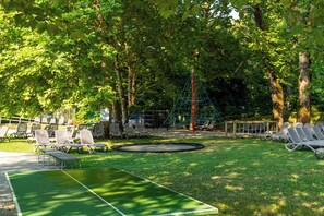 AuĂen-Kinderspielplatz