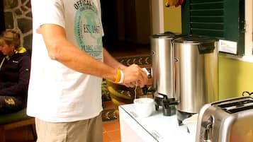 Sudah termasuk sarapan lengkap setiap hari