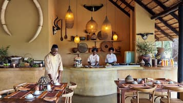 Frokost, lunsj og middag serveres