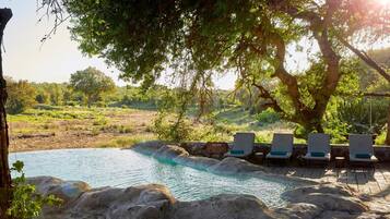 Kolam renang outdoor