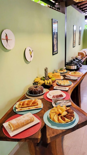 Free daily buffet breakfast - Pousada Vila dos Pássaros (Itacaré)