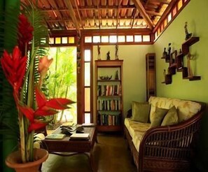 Library - Pousada Vila dos Pássaros (Itacaré)