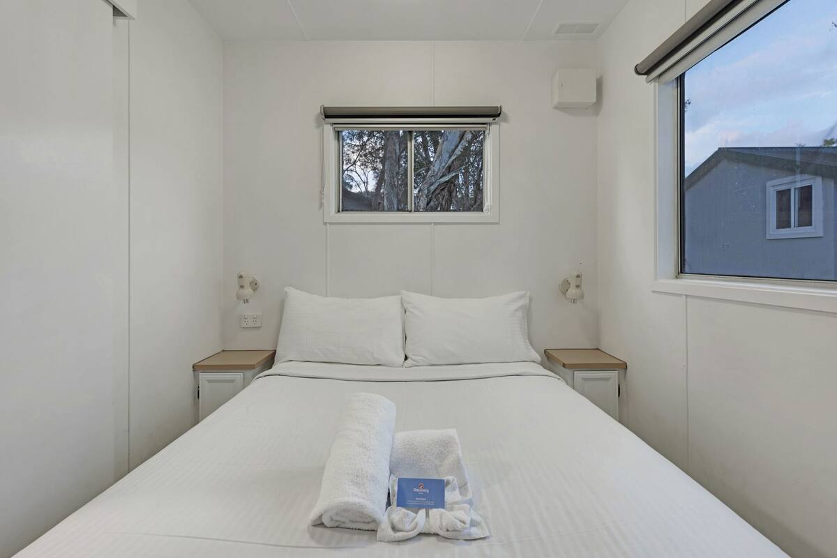 Decoración personalizada, muebles diferentes y ropa de cama