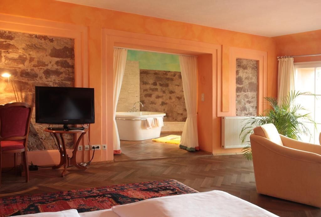 select comfort beds, minibar, in-room safe, individually decorated