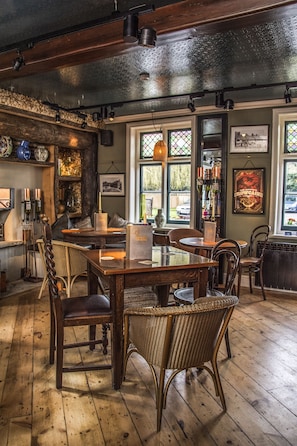 Restaurant - The Swan Inn (Godalming)
