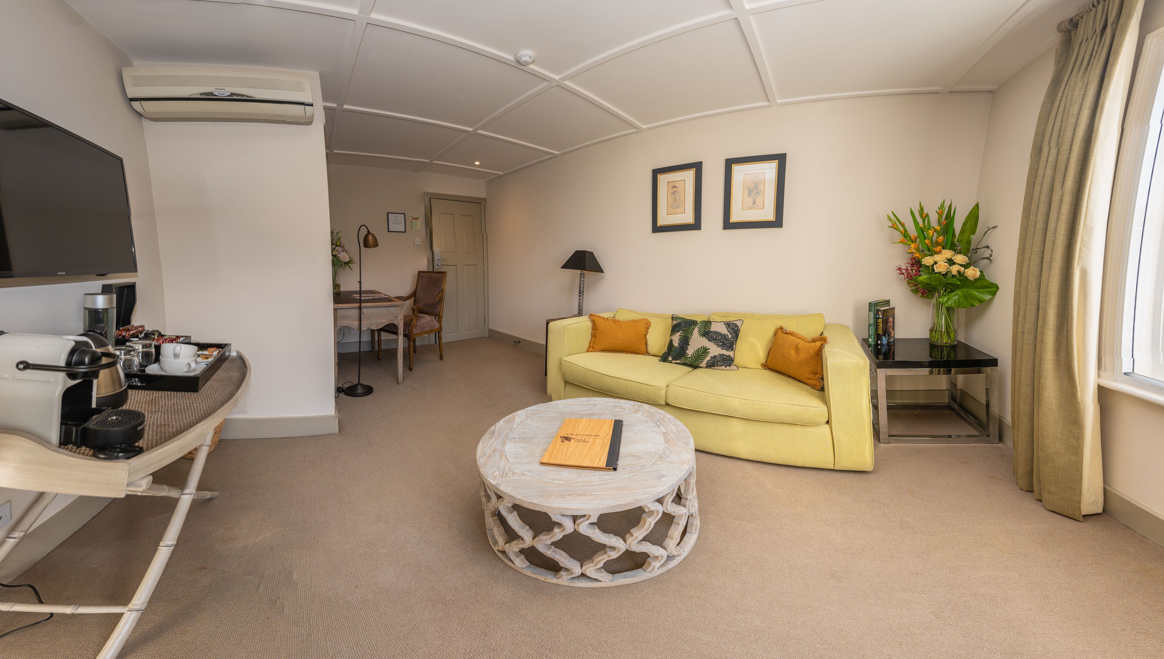 Family Room | Desk, iron/ironing board, free WiFi, bed sheets