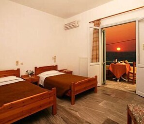 Two Bedroom Apartment for 4 people | In-room safe, soundproofing, free WiFi, bed sheets