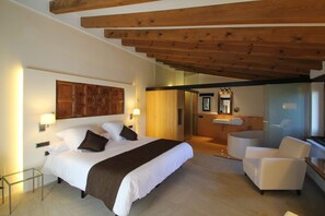 Minibar, in-room safe, desk, soundproofing