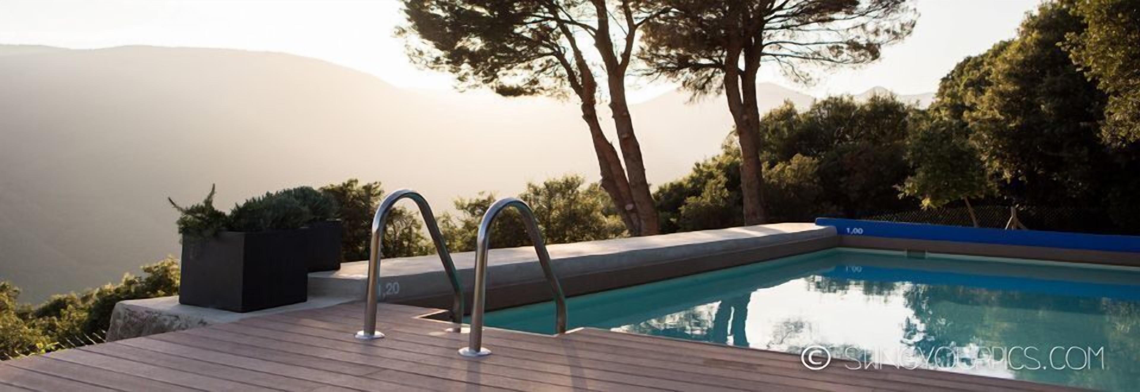 Hồ bơi ngoài trời 