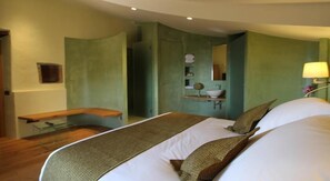 Standard Double Room | Minibar, in-room safe, desk, soundproofing - Can Cuch Hotel - Restaurante (Canoves)