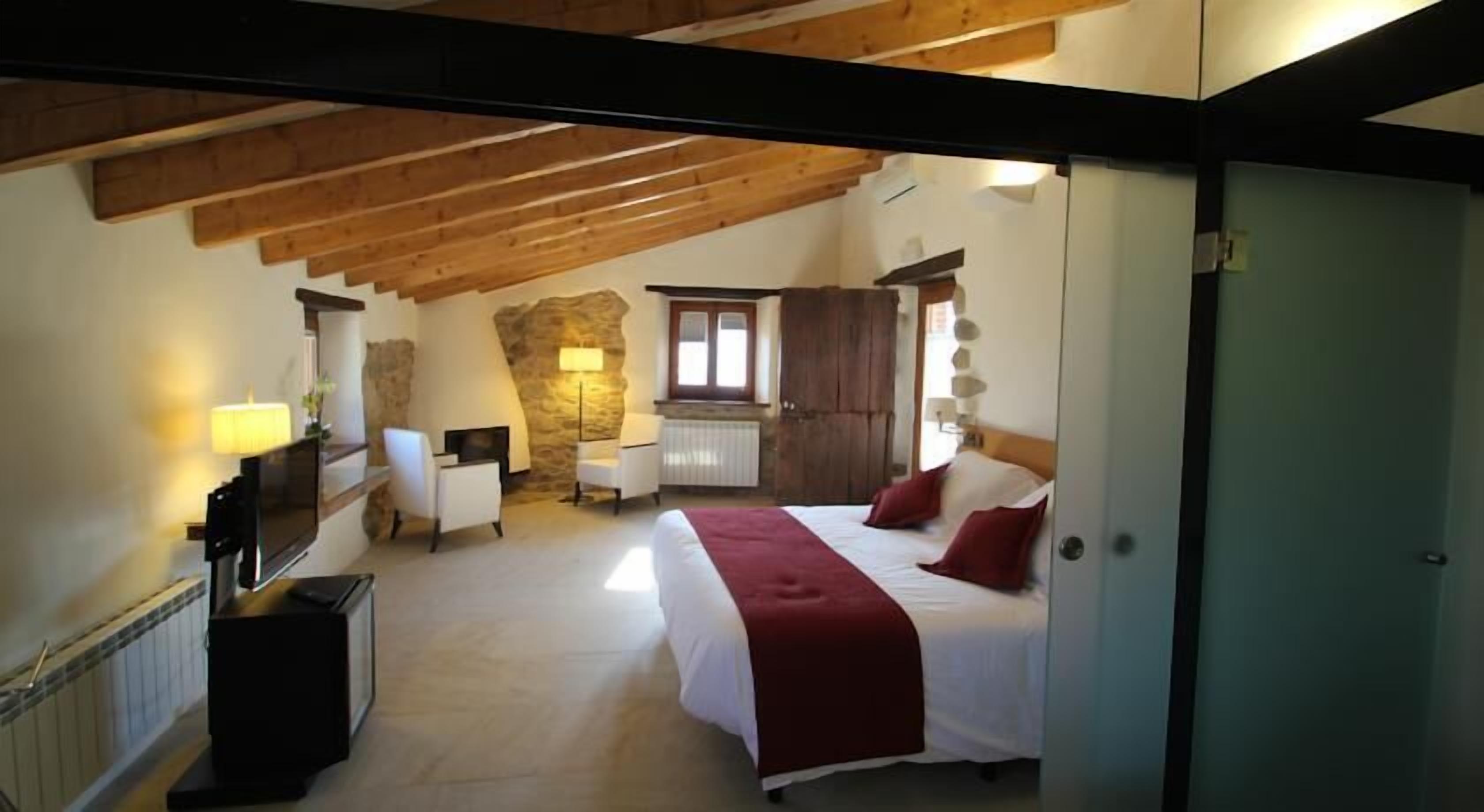 junior suite, 1 king bed | minibar, in-room safe, desk, soundproofing