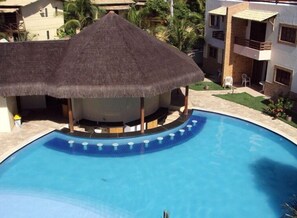 2 piscinas al aire libre, sombrillas, sillones reclinables de piscina