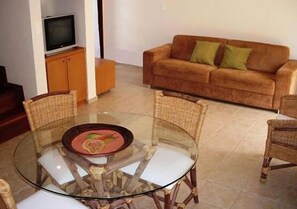 Luxury Chalet, 2 Bedrooms | Living room | 80-cm TV with digital channels, streaming services - CostaSol Pipa (Tibau do Sul)