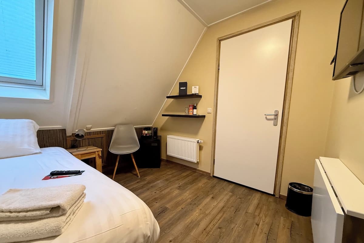 Standard Single Room (mini) | 1 bedroom, minibar, in-room safe, blackout drapes