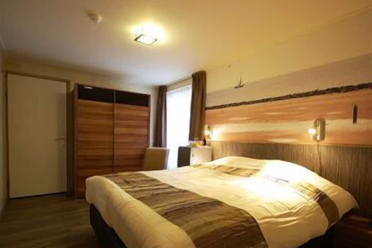 Standard Double Room | 1 bedroom, minibar, in-room safe, blackout drapes