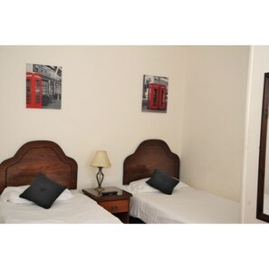Classic Twin Room | Desk, iron/ironing board, free cribs/infant beds, rollaway beds - Wimblehurst Hotel (Horsham)