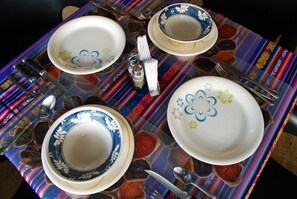 Breakfast and lunch served - Guayaquil Hostel Suites Madrid (Guayaquil)