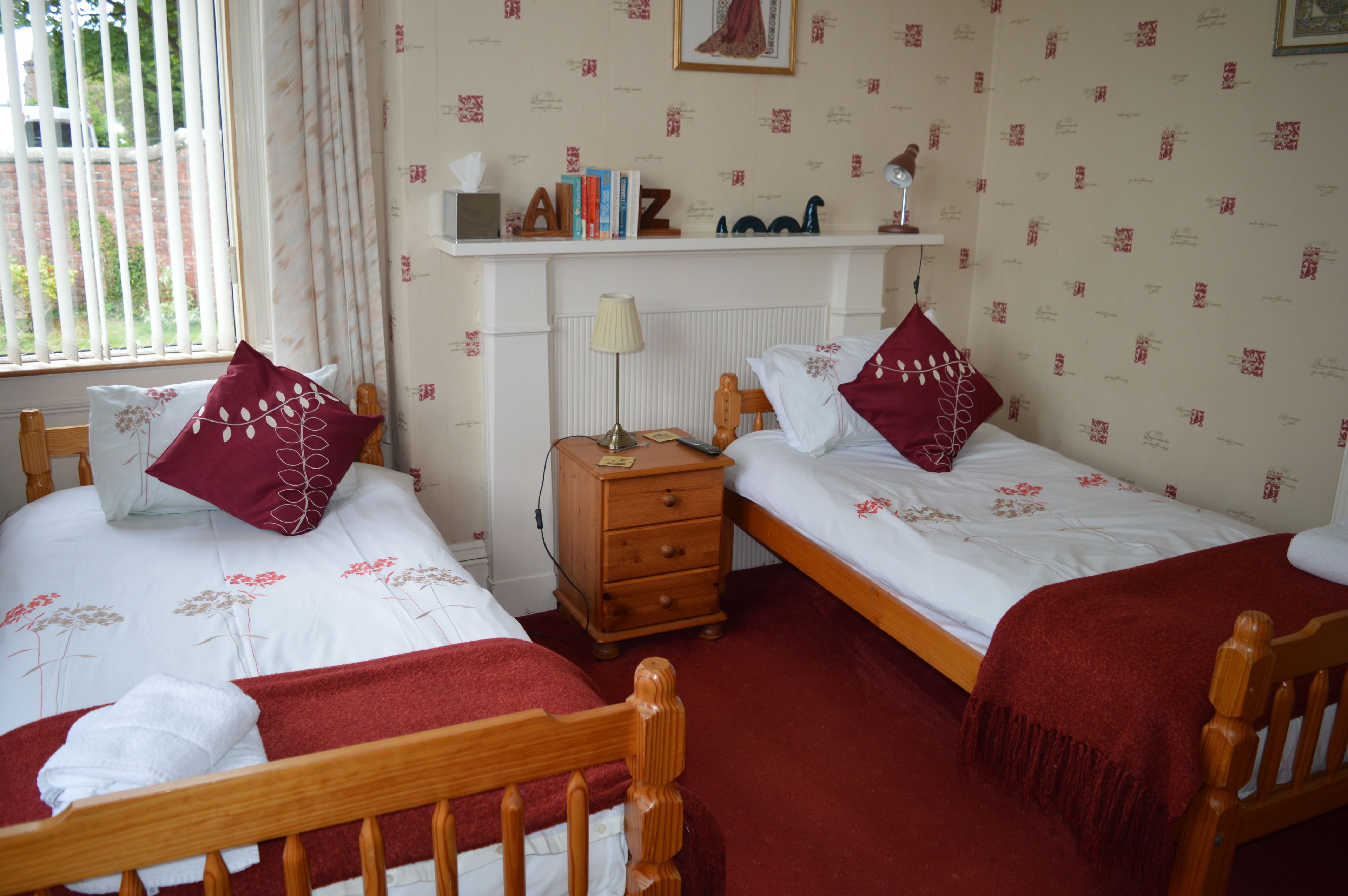 Chambre avec lits jumeaux, accessible aux personnes à mobilité réduite