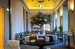 包含每日自助早餐