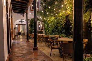 Breakfast, lunch, dinner served; Caribbean cuisine 