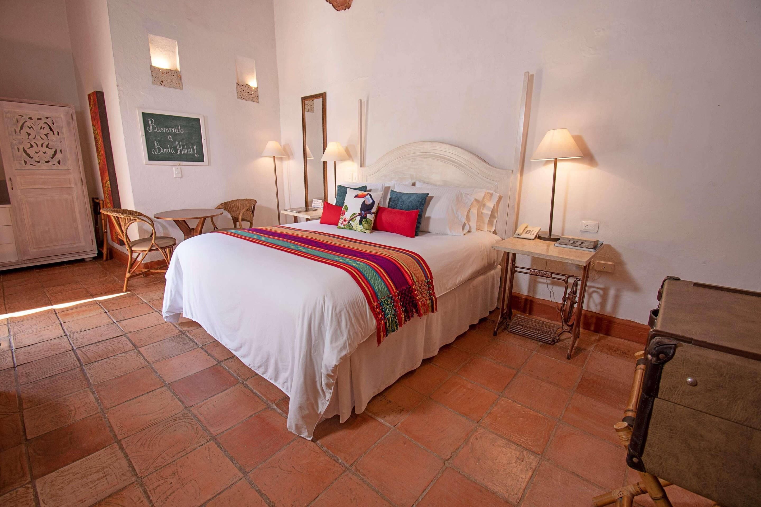 Studio Suite, 1 King Bed, Non Smoking | Premium bedding, minibar, in-room safe, desk