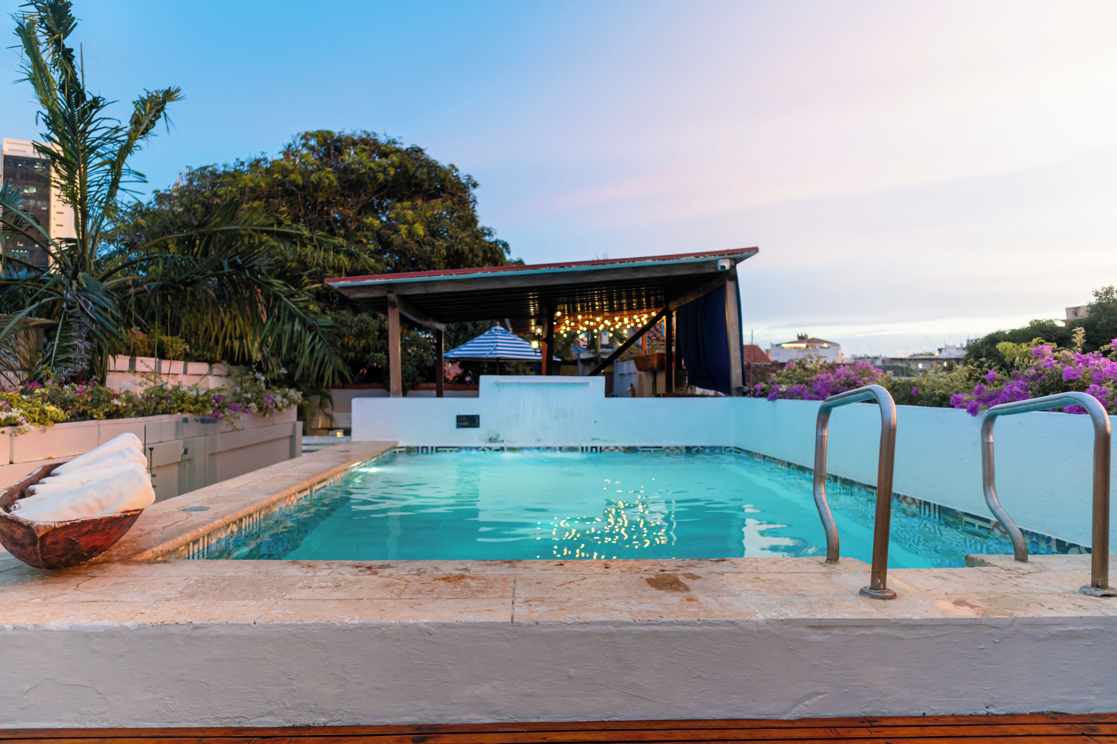 outdoor pool, pool loungers