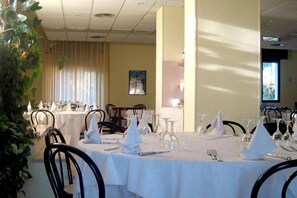 Breakfast, lunch and dinner served - Heraclea Hotel Residence (Policoro)