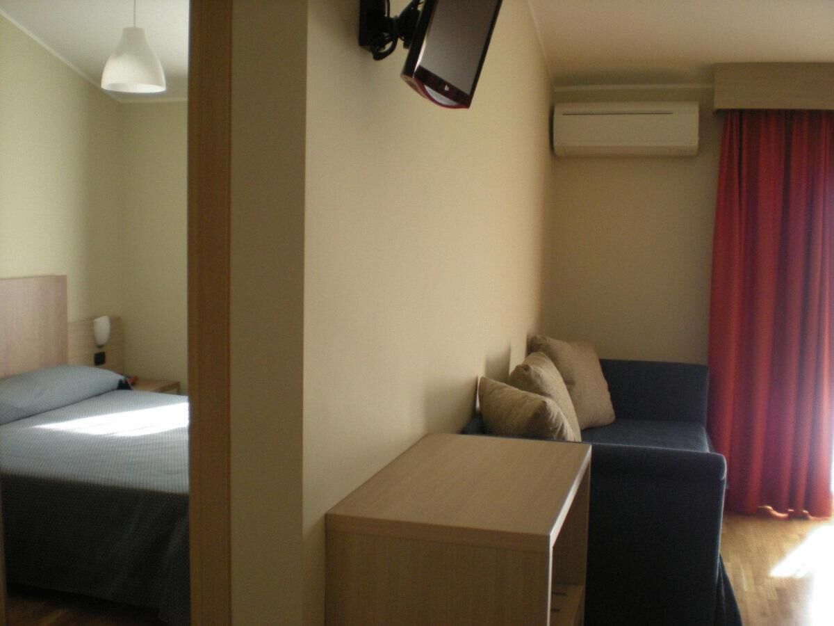 1 bedroom, premium bedding, minibar, in-room safe