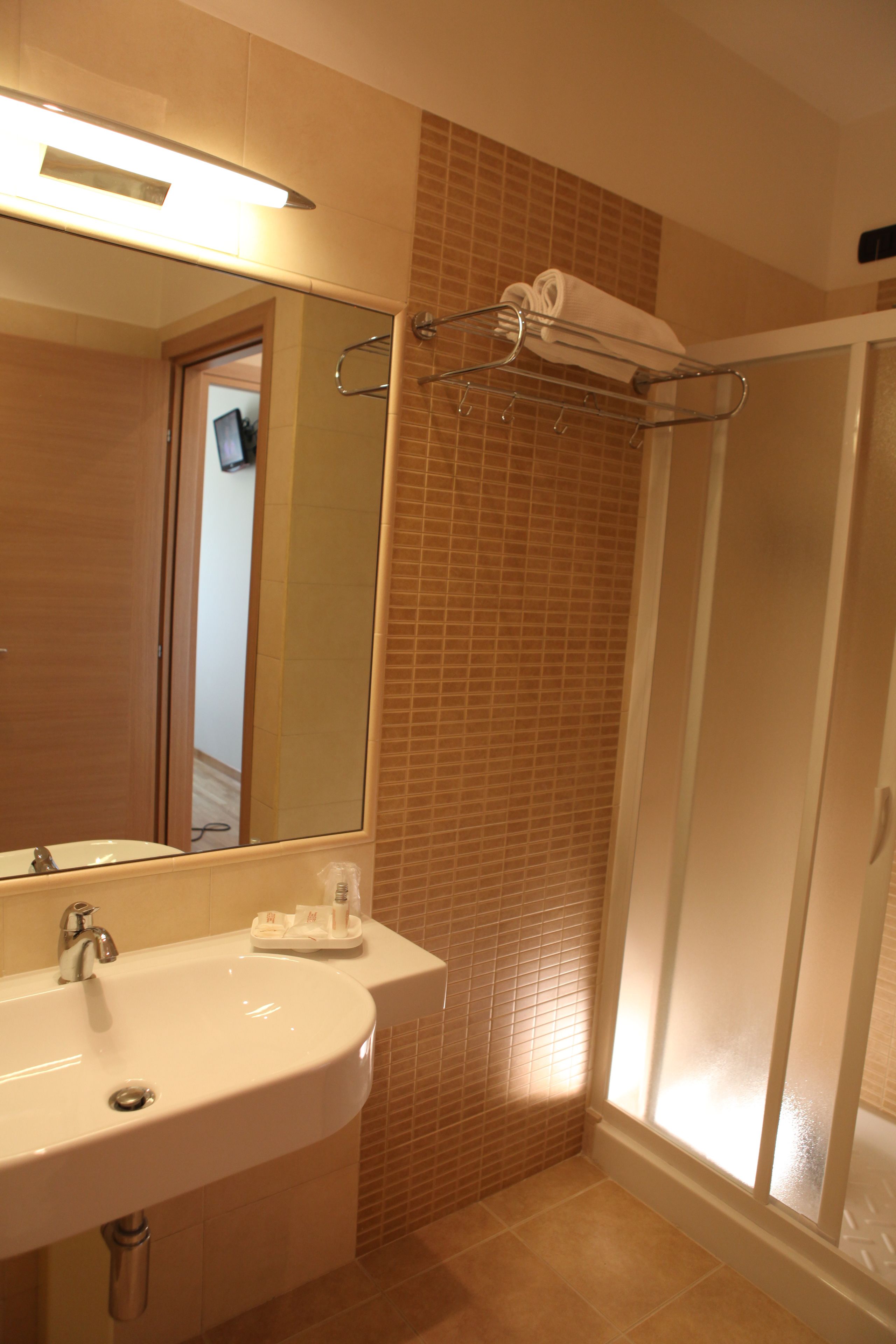 suite (family) | bathroom | shower, free toiletries, hair dryer, bidet