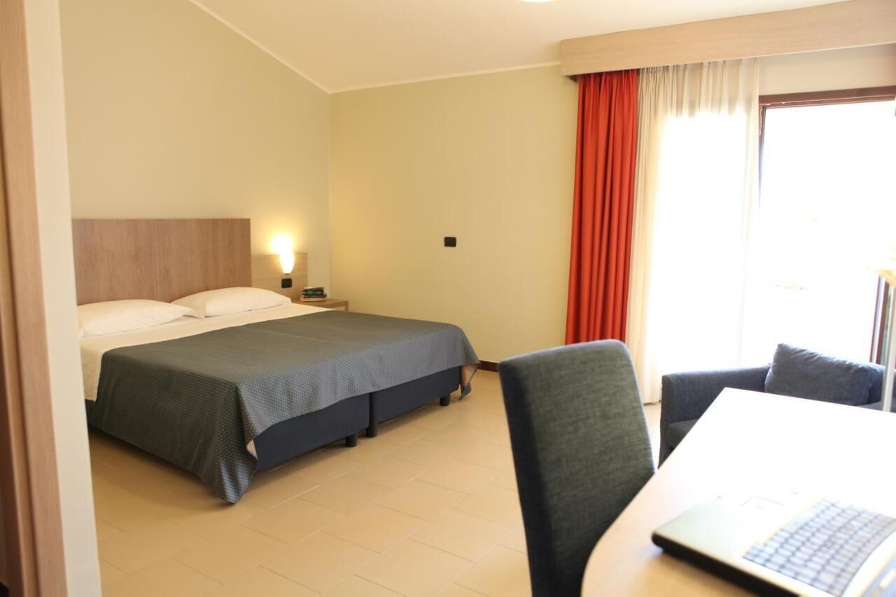 1 bedroom, premium bedding, minibar, in-room safe