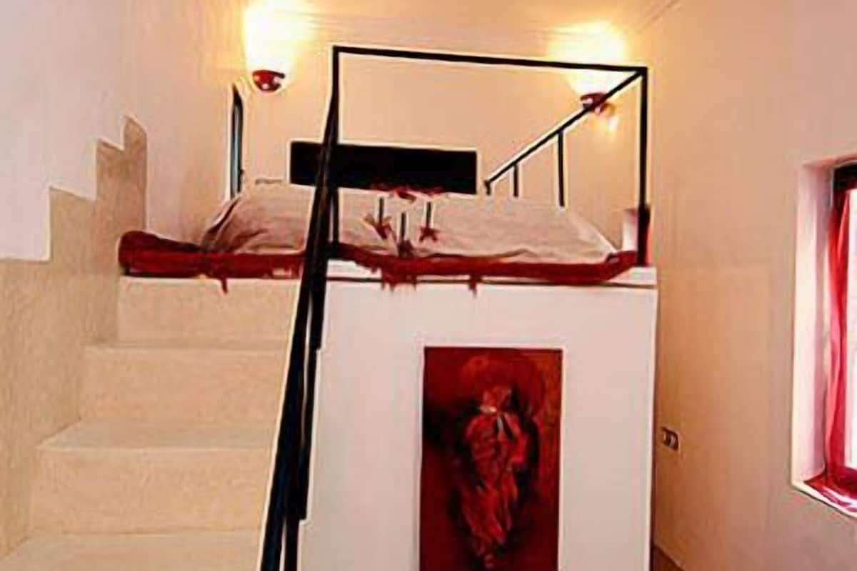 Suite junior (Moulayka) | Caja de seguridad en la habitación y decoración personalizada