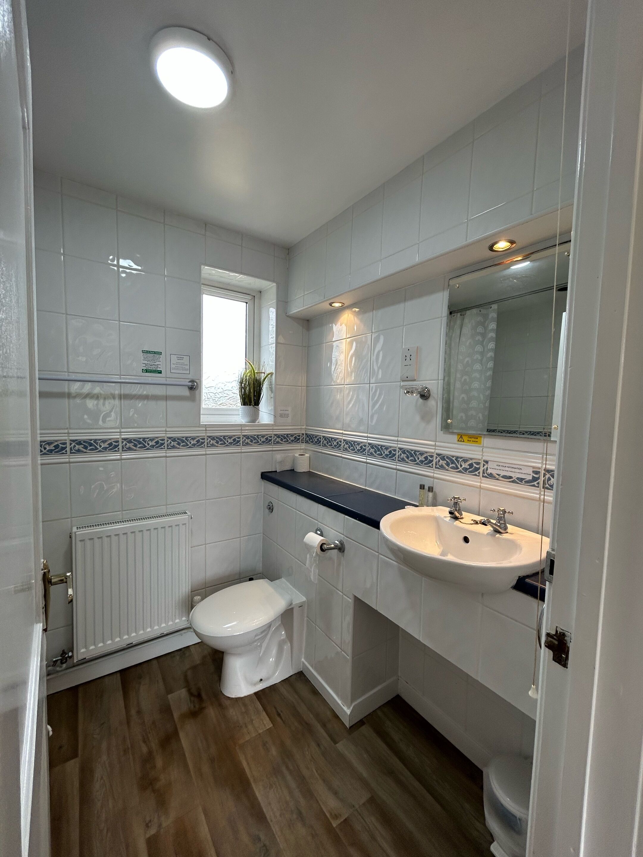 standard twin room, ensuite | 1 bedroom, individually decorated, desk, laptop workspace