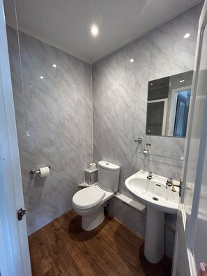 Dobbeltrom – standard, eget bad | Bad | Toalettartikler (inkludert), hårføner, håndklær og såpe