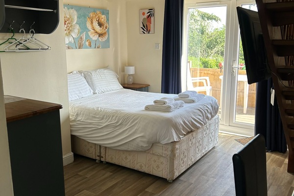 Premium Suite, Ensuite | Individually decorated, desk, laptop workspace, blackout drapes